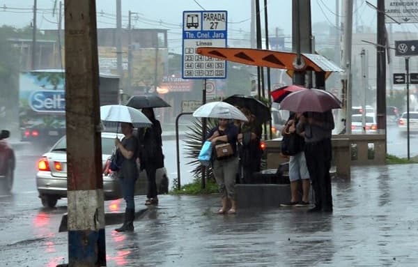 Alerta de tormentas en 11 departamentos del país