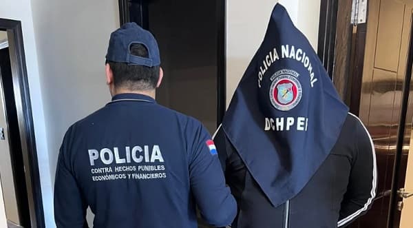 Detienen a empresario por presunta comercialización de pornografía en redes sociales