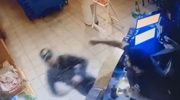 Propietario de pizzería noquea a asaltante en Saltos del Guairá