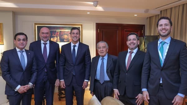 Peña se reúne con Eurnekián en Buenos Aires para avanzar en la licitación del Pettirossi