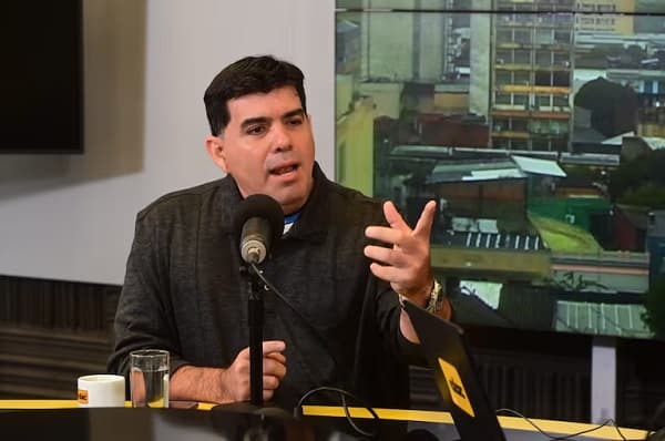 Vaesken: 'Gobierno simula democracia con diálogo tardío'