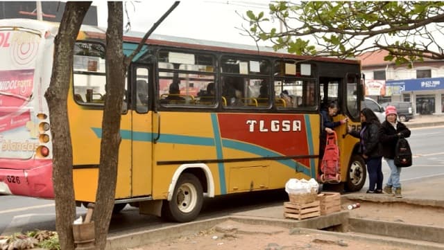 Buses en mal estado dejan varados a pasajeros en Asunción