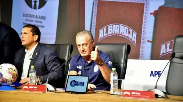 Alfaro toma las riendas: Nuevo DT de la Albirroja paraguaya