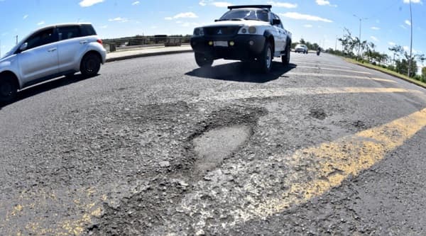 Costanera Norte colapsa por baches: ciudadanos exigen solución