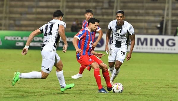 Cerro Porteño se impone a Tacuary y lidera el Clausura