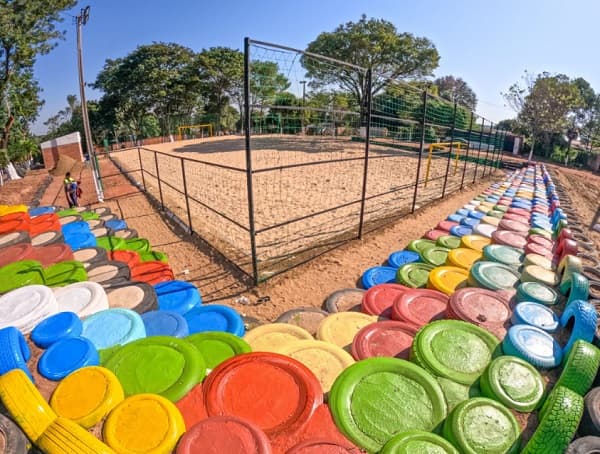 San Antonio inaugura pionera cancha de fútbol playa