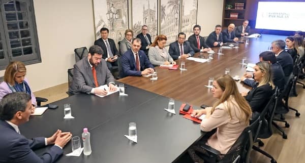 Viáticos millonarios: Ministros gastan más en viajes que en salarios