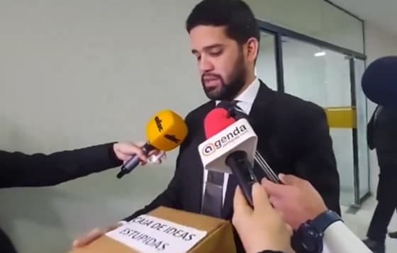 Legislador critica “ideas estúpidas” del gobierno de Peña