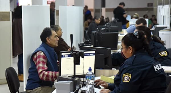 Atención 24 horas en Identificaciones: más espera que agilidad