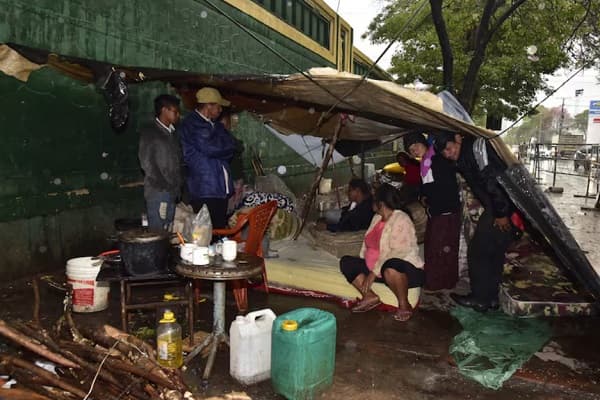 Indi entregó vaca'i y arroz a indígenas para que dejen protesta