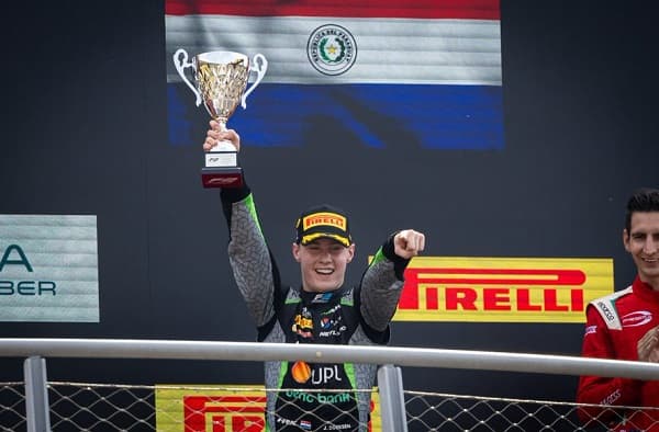 Joshua Duerksen alcanza el podio en el circuito de Monza