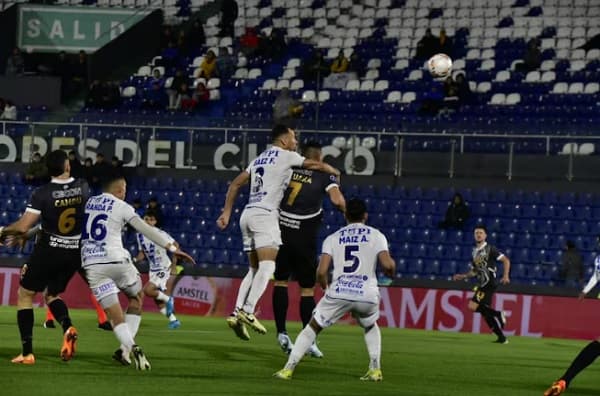 Libertad avanza a cuartos de Sudamericana en dramáticos penales