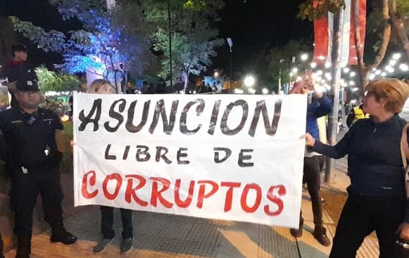 Tensión en Asunción: Policía frena protesta contra Nenecho