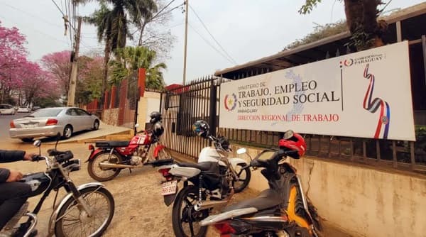 Denuncian a gestores en CDE que lucran prometiendo agilizar trámites