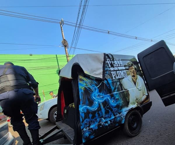 Sepelio de Gomes: Camioneta con imagen de Pablo Escobar causa revuelo