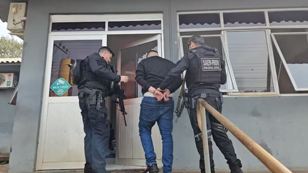 Espectacular persecución policial culmina con arresto de robacoches