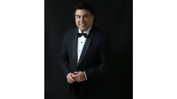 Concierto benéfico celebra 40 años de carrera del tenor Castro