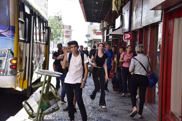MOPC invierte millones en modernización de paradas de buses