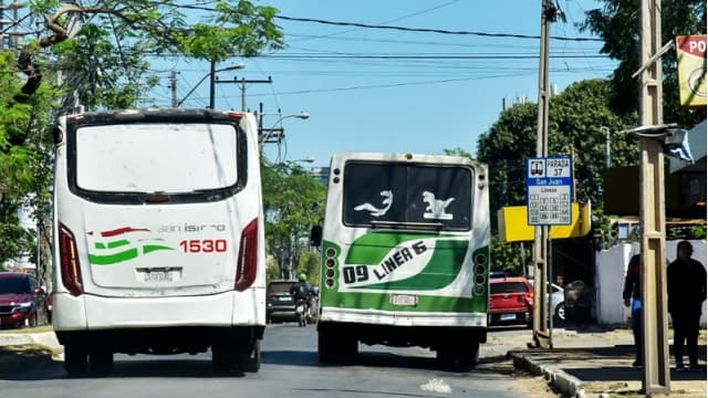 Pasajeros denuncian peligrosas carreras entre buses en Asunción