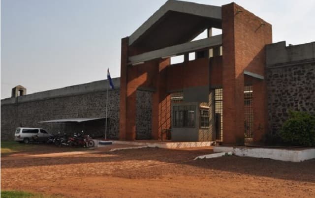 Cae red de estafadores que operaba desde cárcel en Itapúa