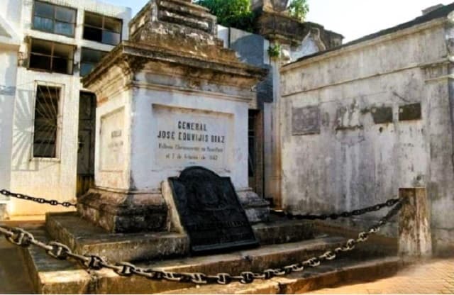 Tour histórico en la Recoleta: Moradas de los ilustres paraguayos