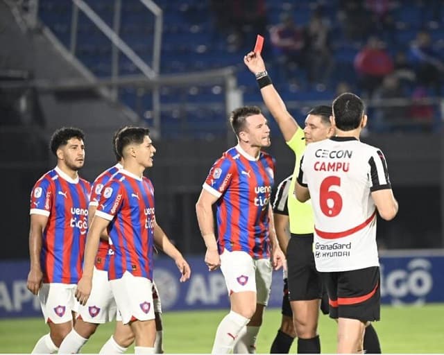 Cerro Porteño exige sanciones para árbitros tras derrota ante Libertad
