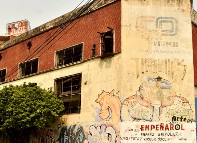 Ex cervecería abandonada en el microcentro es refugio de adictos