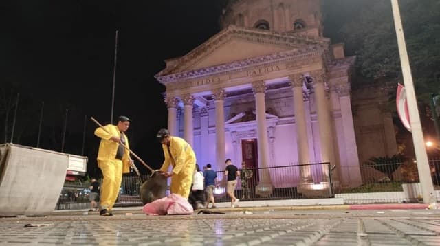 Día de la Juventud deja 10.000 kilos de basura en Asunción