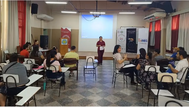 Escuela de Clínicas incorpora lengua de señas para padres sordos