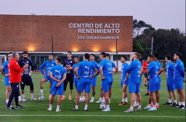 Albirrojos con expectativas altas bajo la dirección de Alfaro