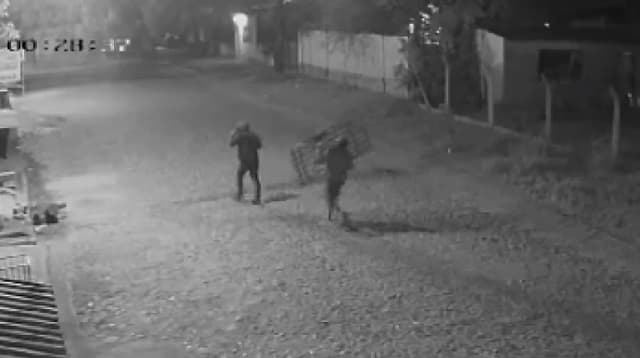 Jóvenes roban portón de vivienda en San Lorenzo