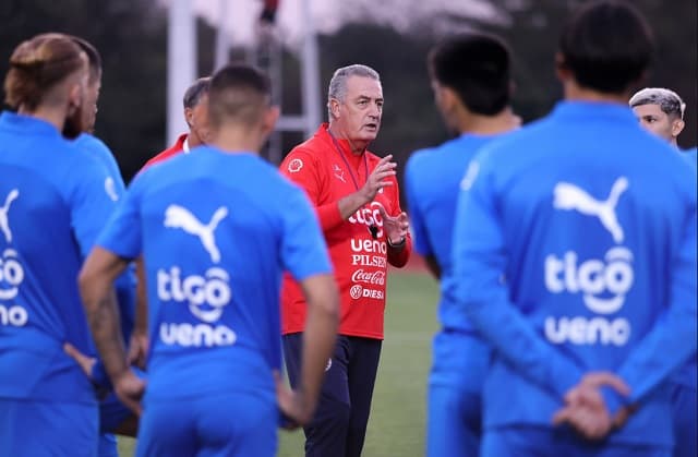 Gustavo Alfaro lidera primera práctica fuerte con la Albirroja
