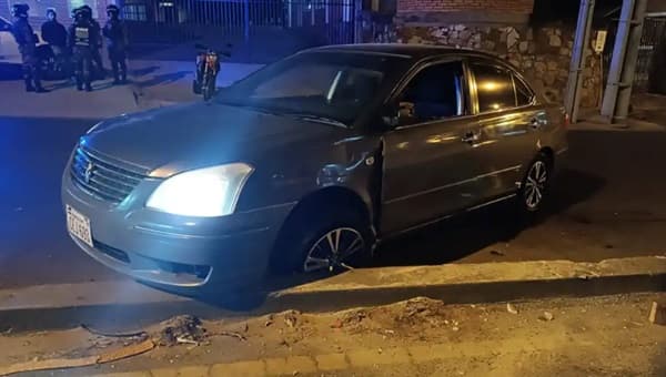 Capturan a expolicía tras persecución y choque en Asunción