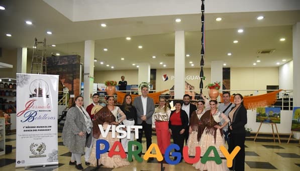 Encarnación acoge la Jornada Nacional de Botelleras y el Primer Desfile Folclórico