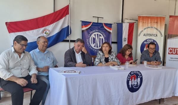 Centrales obreras se retiran del diálogo por cambios laborales