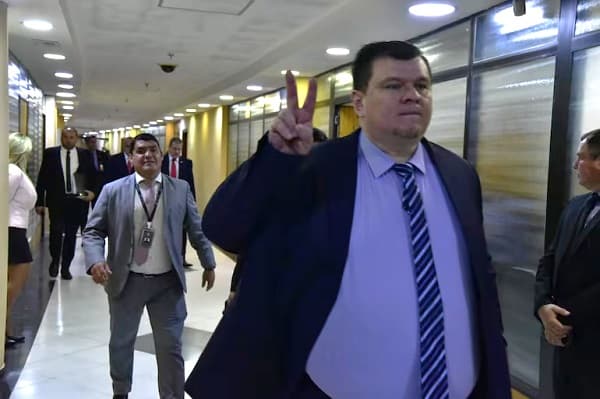 Aumenta deuda de Dionisio Amarilla con su padre tras contratos con ANDE