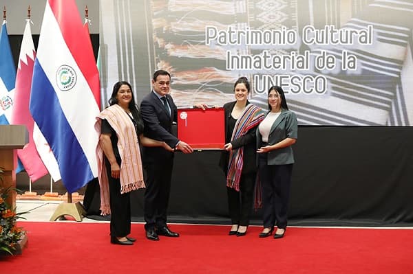 Poncho Para’i de 60 listas es inscrito en la Lista de la Unesco