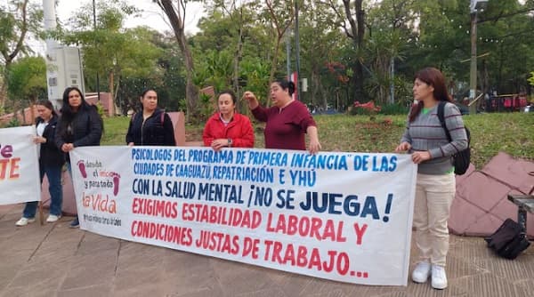 Psicólogos del MEC protestan exigiendo estabilidad laboral y mejoras