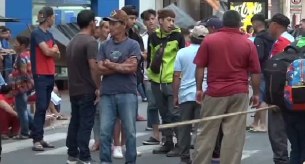 Campesinos protestan frente al Ministerio de Agricultura