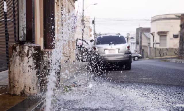 Essap pierde el 50% del agua que distribuye por caños rotos