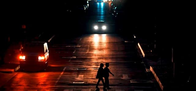 Ecuador extiende cortes de energía a 14 horas diarias