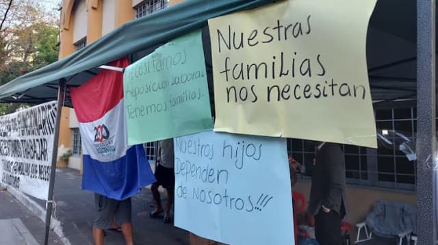 Exfuncionarios de la Municipalidad de Lambaré en huelga de hambre tras descontratación