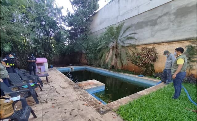 Muni interviene viviendas abandonadas en Asunción por criaderos de dengue