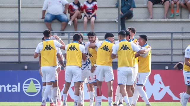 Nacional vence y se acerca a la cima del torneo