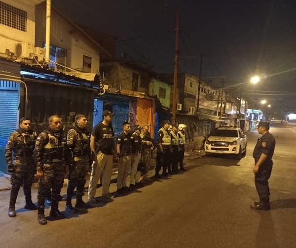 Allanamientos en Mercado 4: buscan armas y drogas