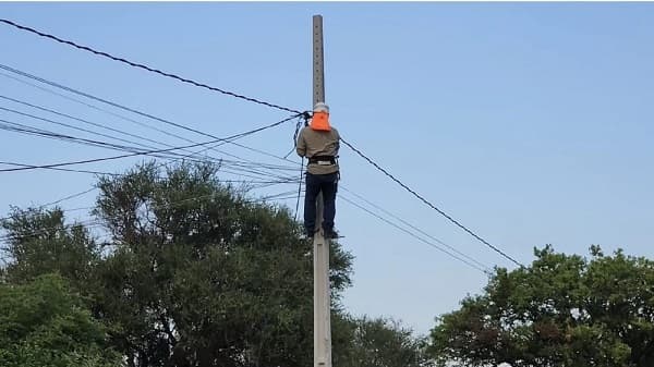 ANDE corta conexión clandestina y deja sin luz a 40 familias en Concepción