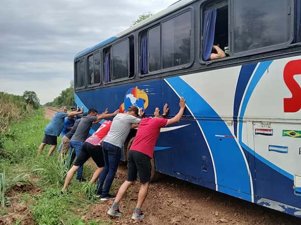 Odisea en el Chaco: 24 horas de viaje por caminos intransitables
