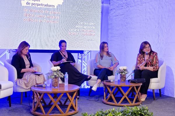 Encuentro de mujeres políticas aborda violencia digital en Paraguay