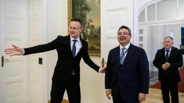 Red de ultraderecha expande su influencia desde Hungría a Paraguay