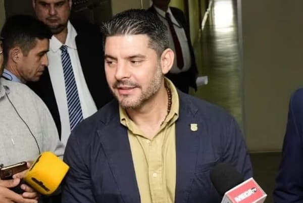 Cartismo presiona a Nenecho para que renuncie